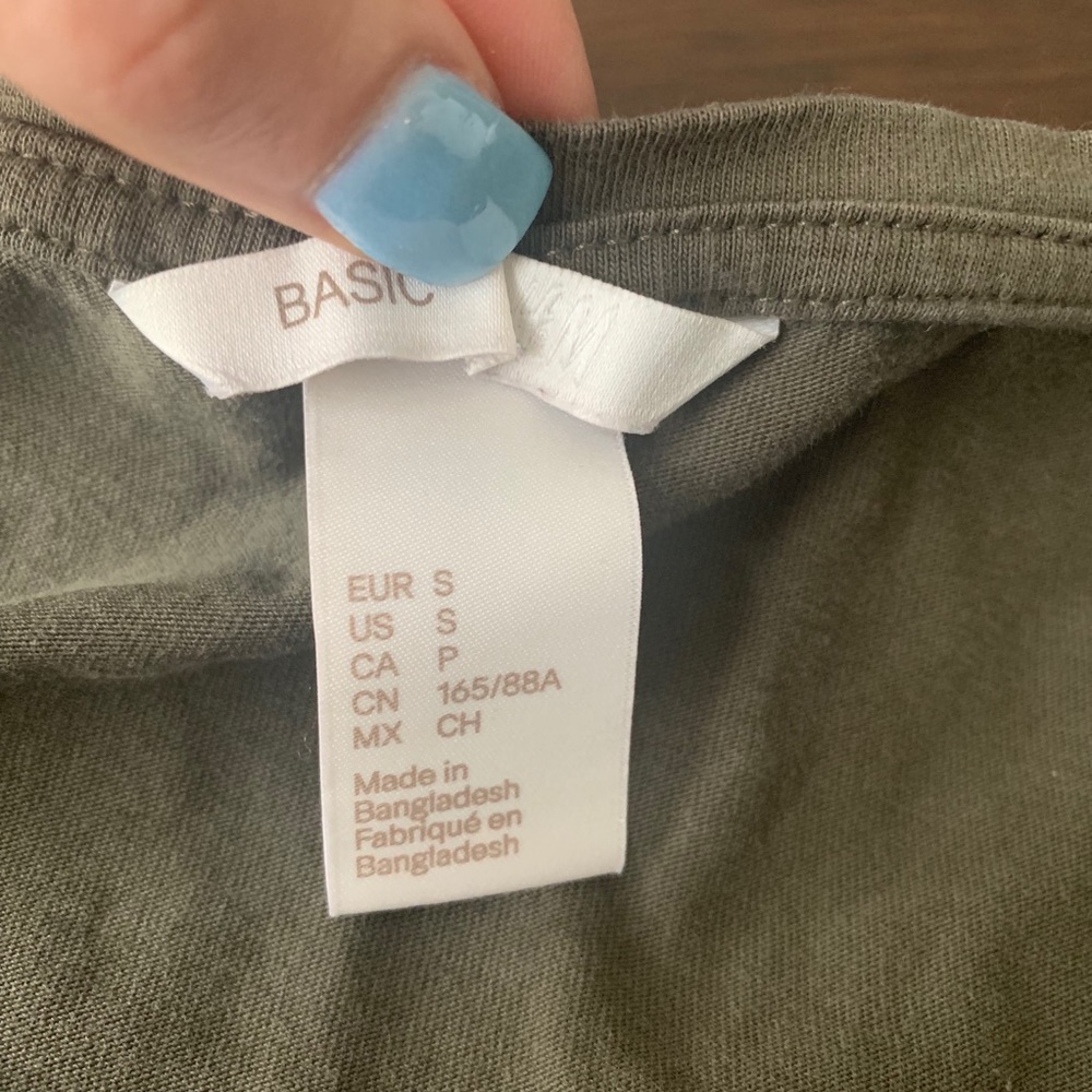 H&M basic tee - Picture 2 of 4